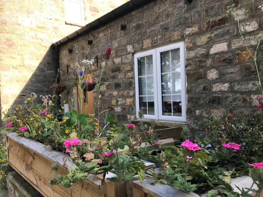 Luxury Barn Conversion At Rudding Harrogate Exterior foto