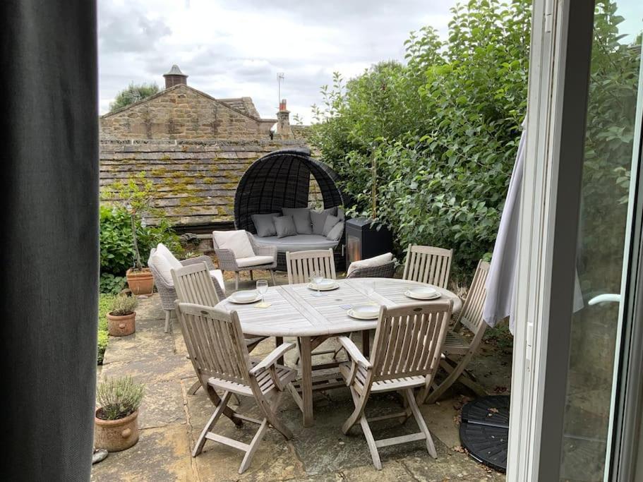 Luxury Barn Conversion At Rudding Harrogate Exterior foto