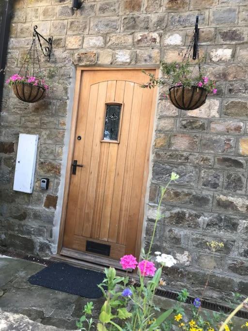 Luxury Barn Conversion At Rudding Harrogate Exterior foto