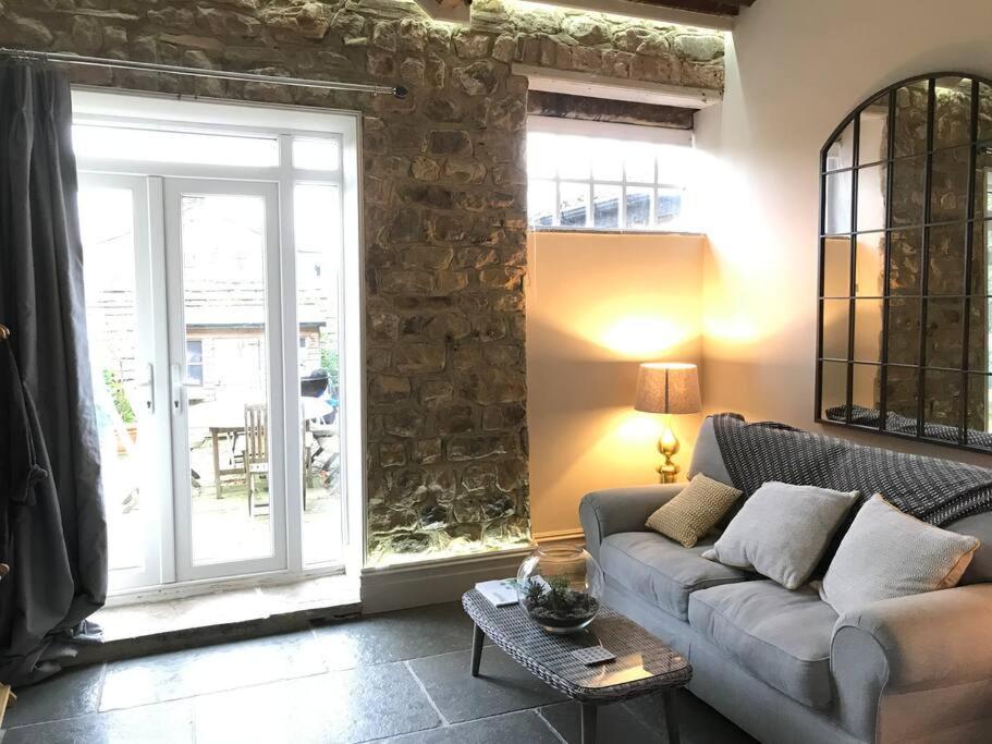 Luxury Barn Conversion At Rudding Harrogate Exterior foto